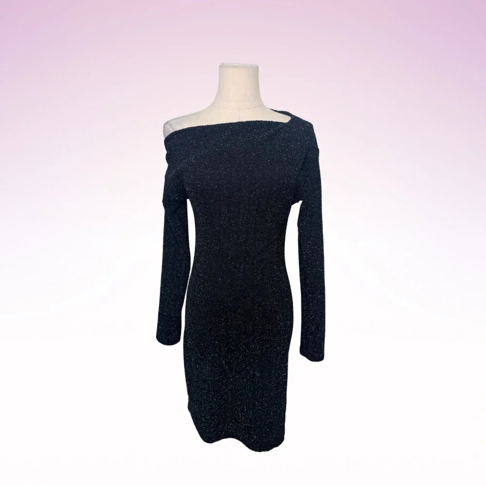 black long sleeve ruched dress BEAGIMEG Women's Elegant Bodycon Basic Casual Midi : Clothing, Shoes & Jewelry W1682-BLK Color:Midnight Navy Foil Models wearing Black Vivienne Westwood in the